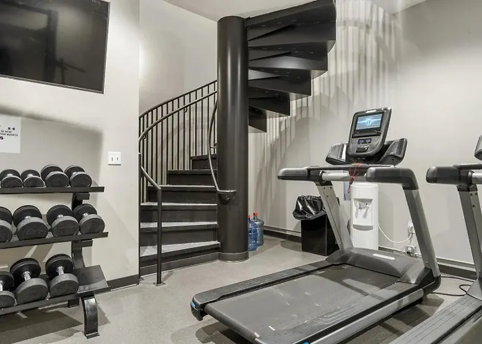 Landing Spectacular 2bd Rooftop Lounge Gym * Tulsa