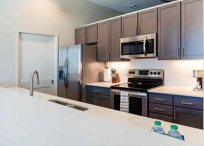 Landing Spectacular 2bd Rooftop Lounge Gym *