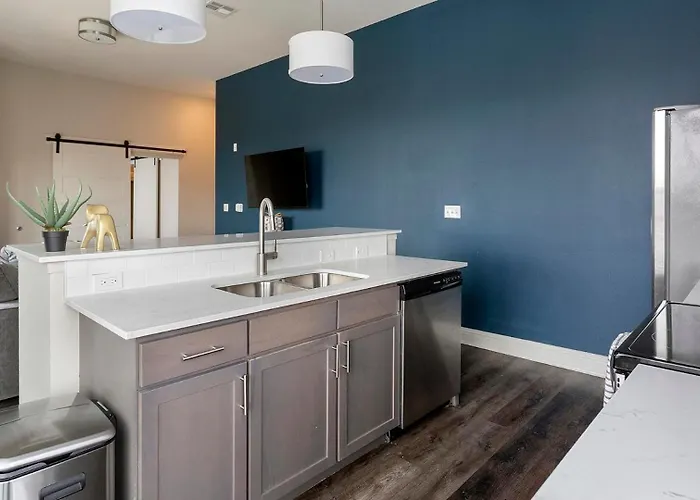 Landing Spectacular 2bd Rooftop Lounge Gym * Tulsa