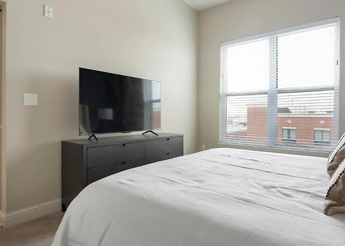 Landing Spectacular 2bd Rooftop Lounge Gym Tulsa