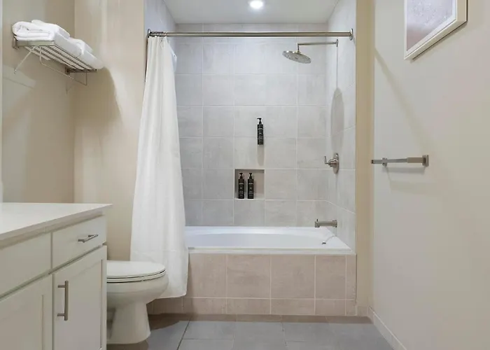 Landing Spectacular 2bd Rooftop Lounge Gym * Tulsa